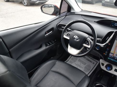 Used 2018 Toyota Prius Prime Premium FWD image 12