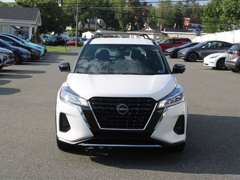 Used 2023 Nissan Kicks SR w/ Interior Electronics Package FWD image 3