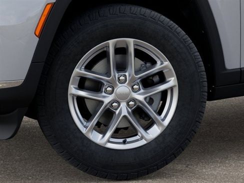 New 2025 Jeep Grand Cherokee L Laredo image 13