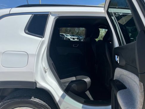 Used 2024 Jeep Compass Latitude AWD/4WD image 31