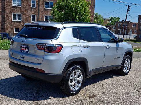 Used 2024 Jeep Compass Latitude AWD/4WD image 6
