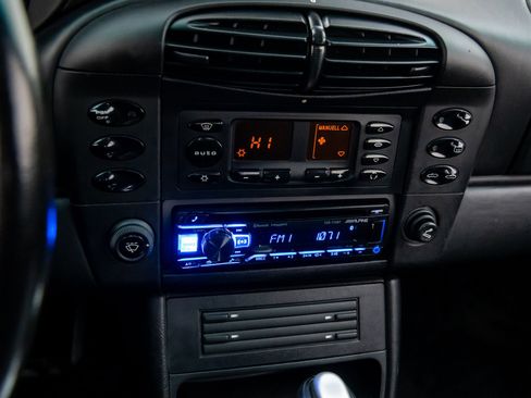 Used 2000 Porsche 911 Carrera 4 image 18