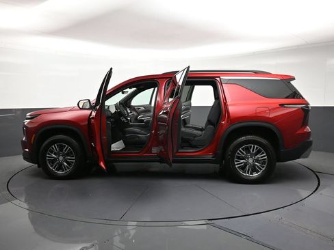 Certified 2026 Chevrolet Traverse LT w/ Driver Confidence Package AWD/4WD image 34