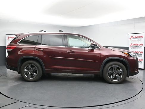Used 2018 Toyota Highlander Limited Platinum AWD/4WD image 9