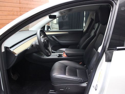 Used 2023 Tesla Model Y 2WD image 22