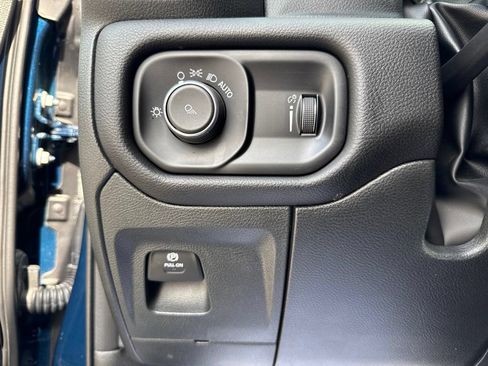 Used 2024 RAM 1500 Laramie AWD/4WD image 24