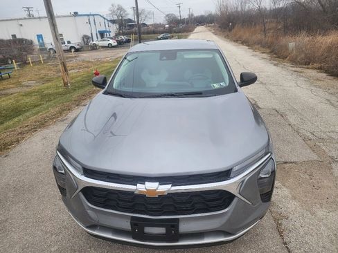 Used 2024 Chevrolet Trax LS image 2