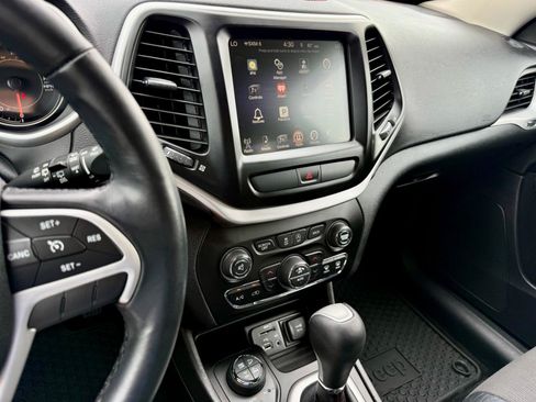 Used 2017 Jeep Cherokee Trailhawk w/ Comfort/Convenience Group AWD/4WD image 22