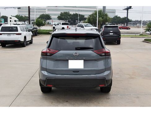 Used 2026 Nissan Rogue SV w/ SV Premium Package FWD image 5