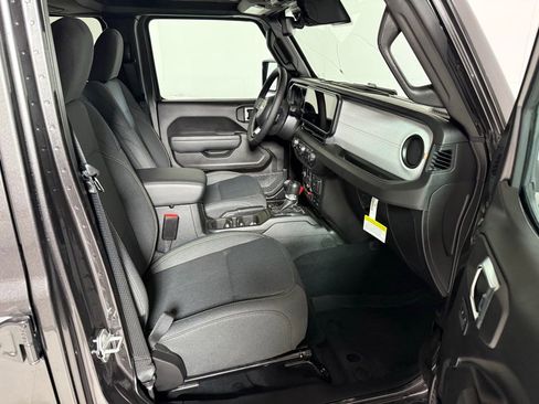 New 2025 Jeep Gladiator Willys image 17