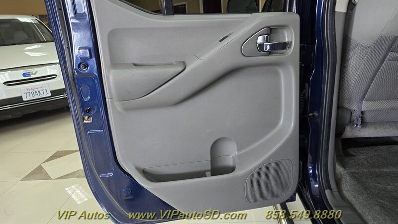Used 2011 Nissan Frontier SV RWD image 12