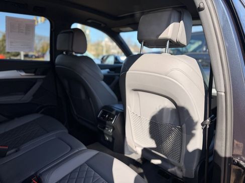 Used 2018 Audi SQ5 Prestige w/ Prestige Package image 16