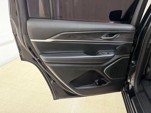 Used 2021 Jeep Grand Cherokee L Limited AWD/4WD image 18