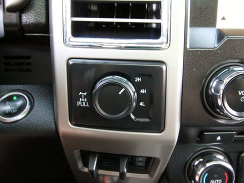 Used 2017 Ford F250 Lariat w/ Lariat Ultimate Package AWD/4WD image 36
