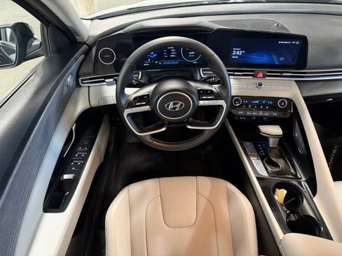 Used 2023 Hyundai Elantra Limited FWD image 18
