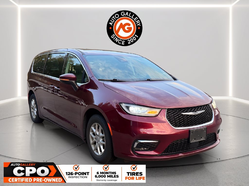Used 2023 Chrysler Pacifica Touring-L FWD image 1