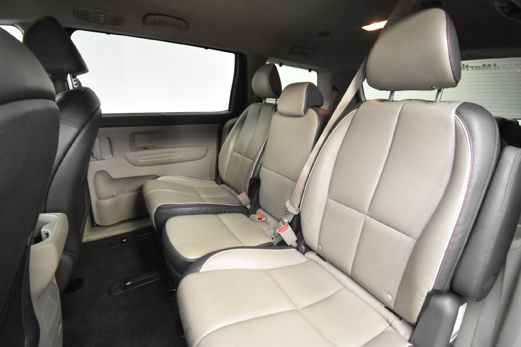Used 2017 Kia Sedona LX w/ LX Essentials Premium Package FWD image 17