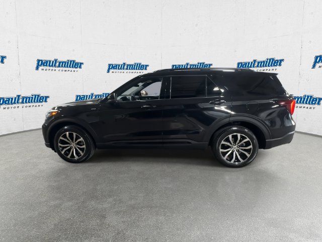 Certified 2025 Ford Explorer ST-Line AWD/4WD image 7