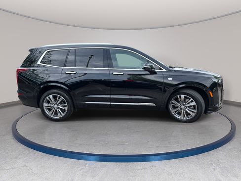Used 2023 Cadillac XT6 Premium Luxury FWD image 4