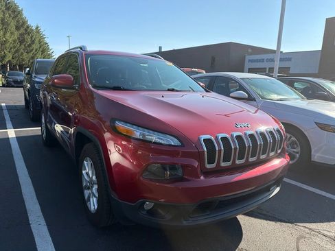 Used 2016 Jeep Cherokee Latitude w/ Comfort/Convenience Group AWD/4WD image 4