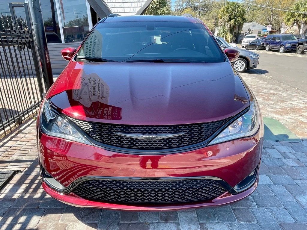 Used 2018 Chrysler Pacifica Touring-L w/ Premium Audio Group FWD image 5
