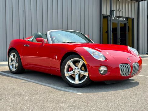Used 2006 Pontiac Solstice Convertible w/ Premium Package RWD image 3
