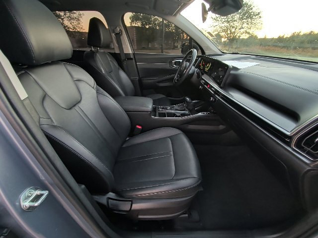 Used 2024 Kia Sorento S w/ Panoramic Sunroof Package FWD image 3
