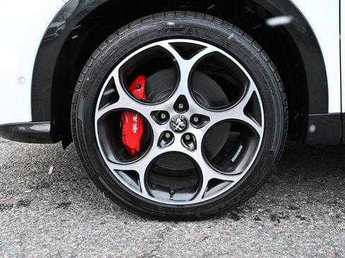 Used 2024 Alfa Romeo Tonale Veloce w/ Active Assist Package AWD/4WD image 43