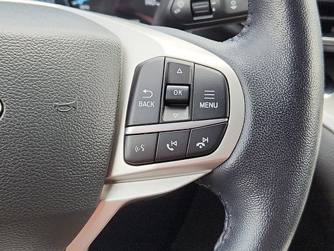 Used 2022 Ford Explorer XLT w/ Equipment Group 202A AWD/4WD image 22