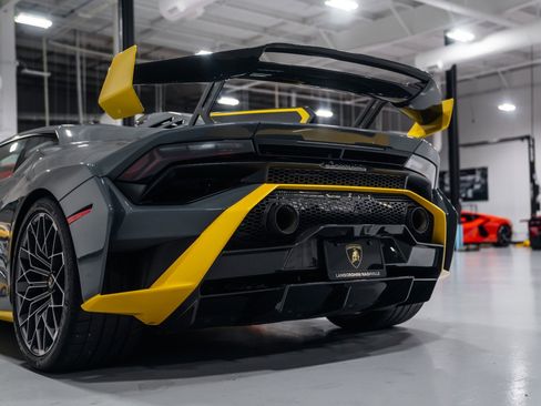 Used 2023 Lamborghini Huracan STO image 25