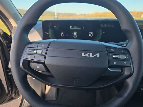 Used 2025 Kia K4 LXS image 14