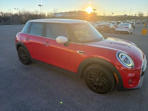 Used 2021 MINI Cooper 4-Door Hardtop w/ Storage Package image 11
