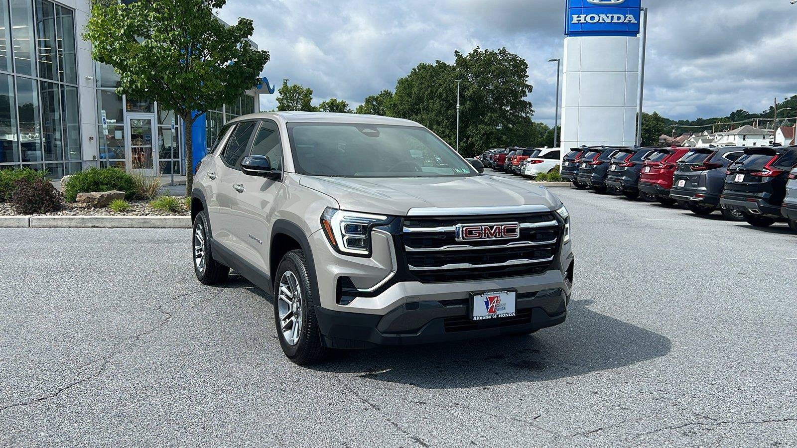 Used 2025 GMC Terrain Elevation AWD/4WD image 1