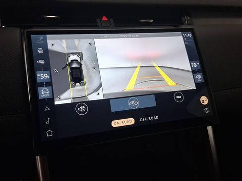 New 2025 Land Rover Discovery Sport Dynamic SE image 24