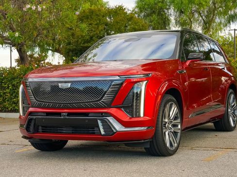 Used 2026 Cadillac Vistiq Platinum AWD/4WD image 2
