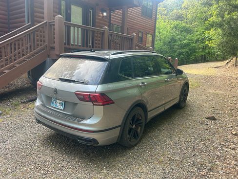 Used 2024 Volkswagen Tiguan SE R-Line image 3