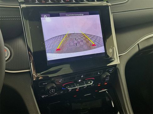 New 2025 Jeep Grand Cherokee L Altitude image 16