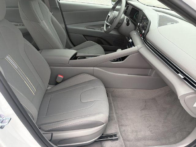 New 2026 Hyundai Elantra Hybrid FWD image 15