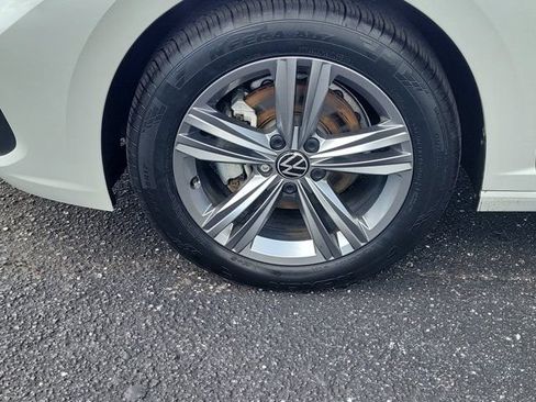 Certified 2024 Volkswagen Jetta SE FWD image 29