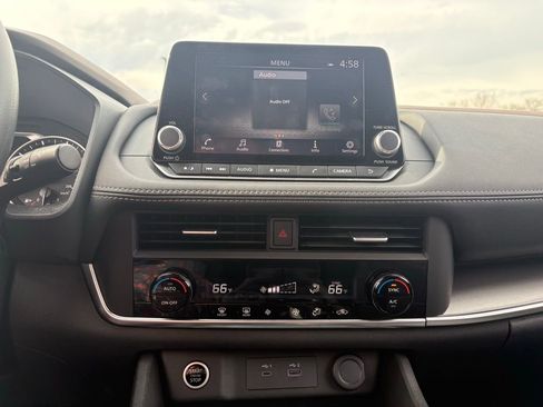 Used 2023 Nissan Rogue SV image 13