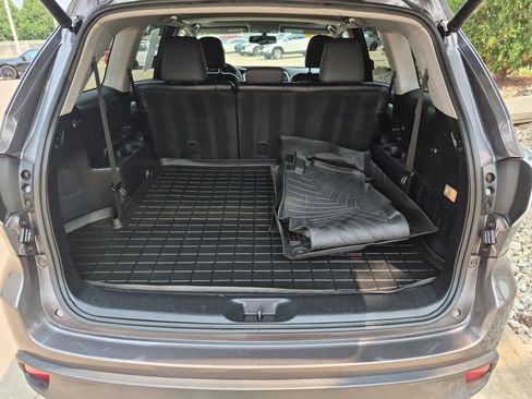 Used 2014 Toyota Highlander XLE AWD/4WD image 27