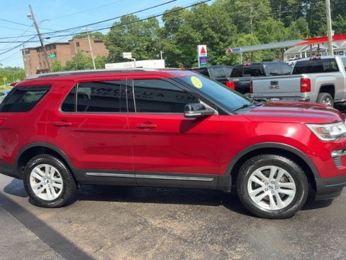 Used 2018 Ford Explorer XLT w/ Equipment Group 201A AWD/4WD image 5