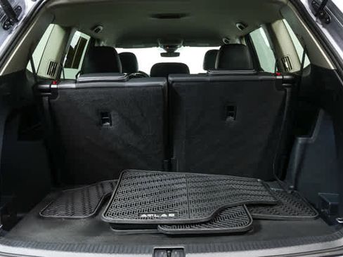 Certified 2025 Volkswagen Atlas SE image 27