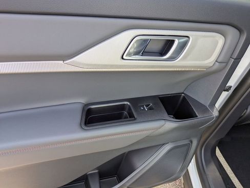 New 2026 Ford Explorer Active w/ Active Comfort Package image 11