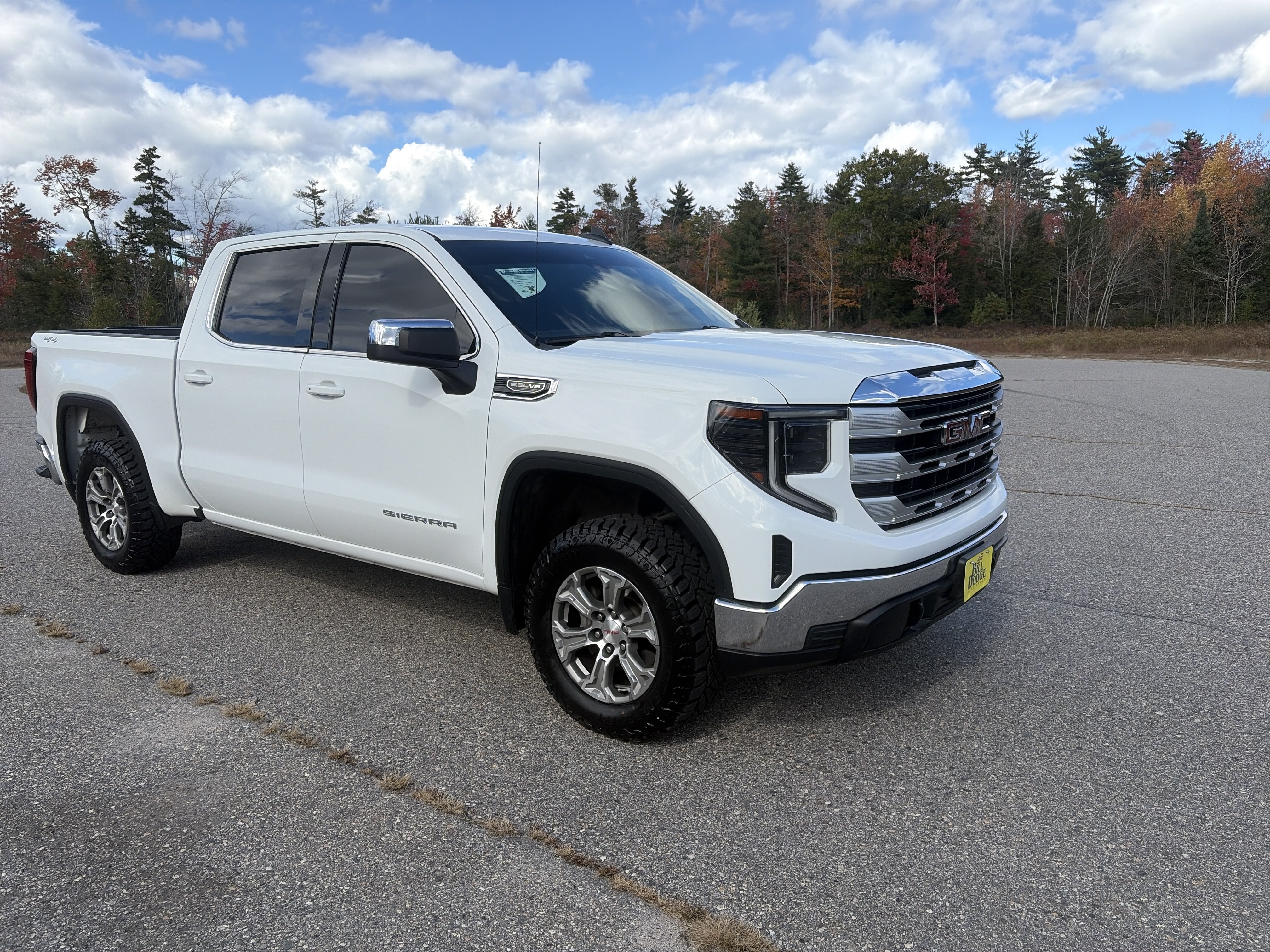 Used 2022 GMC Sierra 1500 SLE AWD/4WD image 3