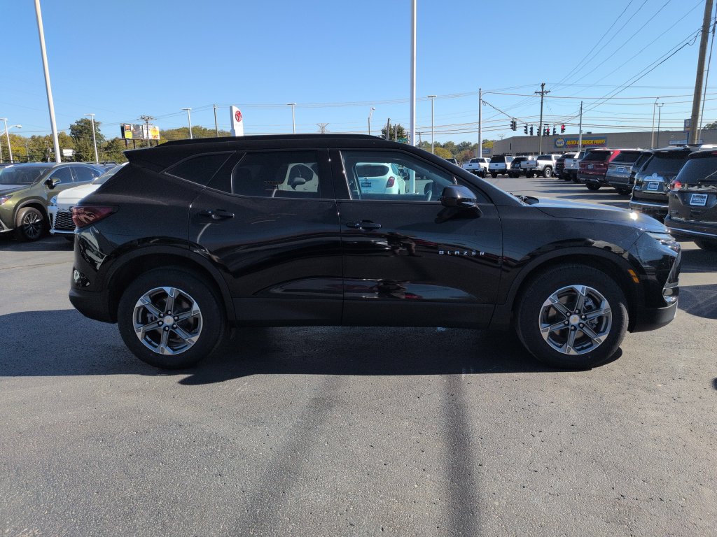 Used 2024 Chevrolet Blazer LT w/ Convenience Package FWD image 6