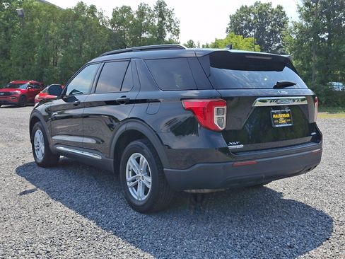 Used 2023 Ford Explorer XLT AWD/4WD image 5