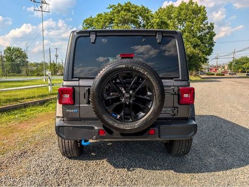 Used 2023 Jeep Wrangler Unlimited Sahara w/ Cold Weather Group AWD/4WD image 6