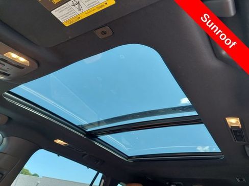 Used 2024 Toyota Highlander Platinum AWD/4WD image 11