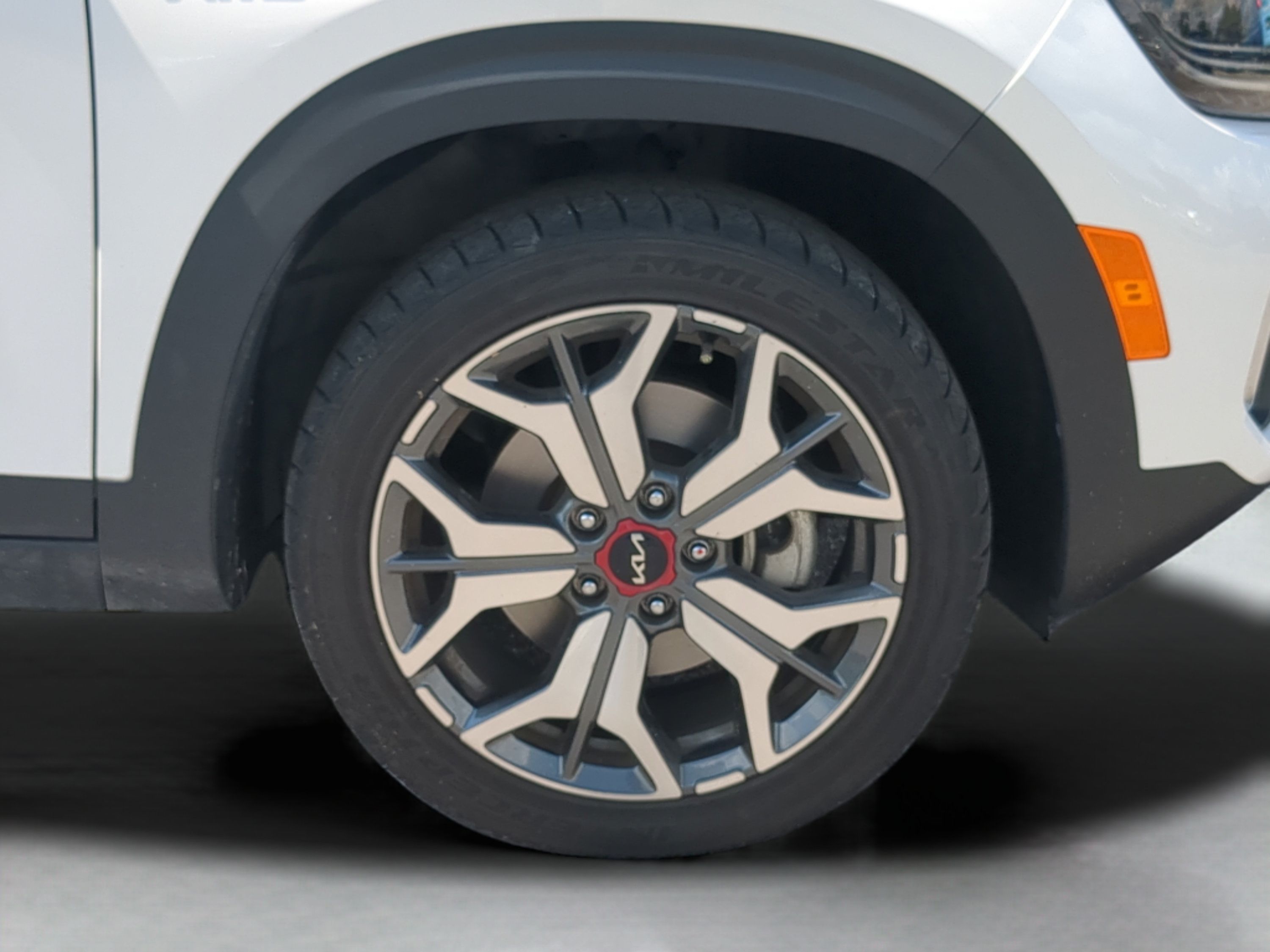 Certified 2023 Kia Seltos SX w/ SX Sunroof Package AWD/4WD image 20